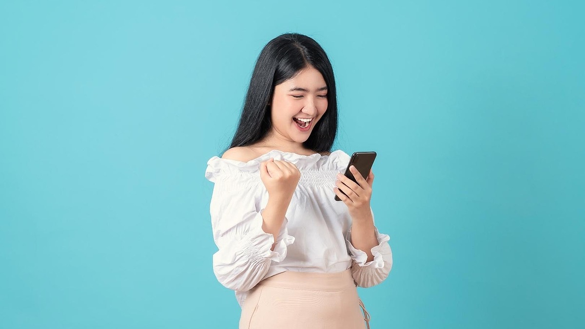 App for paid surveys. Earn money and vouchers easily!